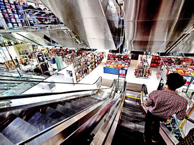 Omicron positive boy roams around hotels and malls in Kerala, tracing ...
