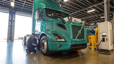 Volvo Trucks Names TEC Equipment Fontana as First Volvo EV Certified Dealer