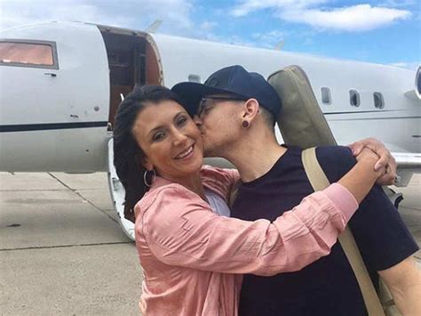 Talinda Bennington engagament: Chester Bennington's widow announces ...