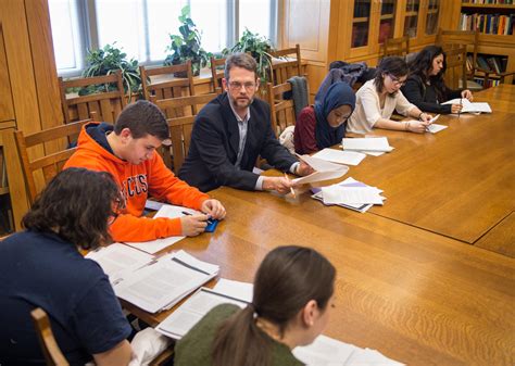 Syracuse University: Fees, Reviews, Rankings, Courses & Contact info