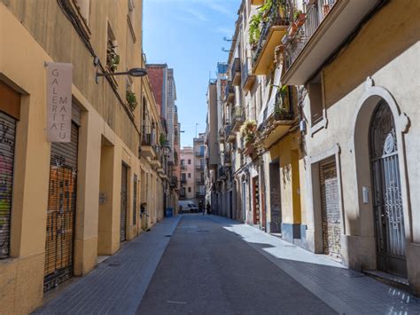 Negocios en la Calle de Mateu en Gracia, Barcelona: Una e...
