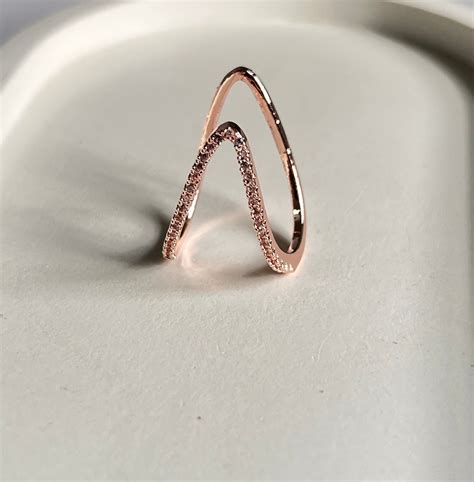 Twinkle Curve - V - Shaped Adjustable Ring - Rose Gold – PearlsOnline