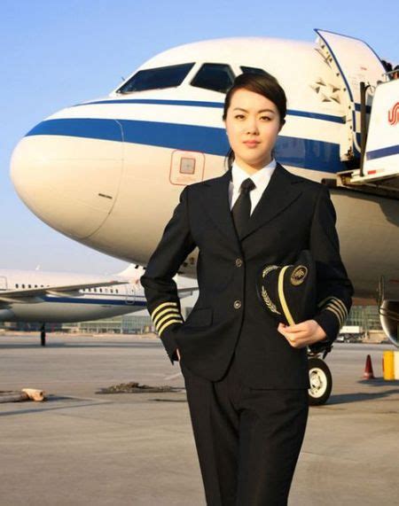 组图：29岁女子成国航机长引关注_新闻中心_新浪网