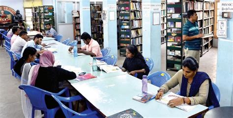 வாசகர்கள் புத்தகத்தை ஒப்படைக்காவிட்டால் நூலகர்கள் ‘தலையில் விழும் ...