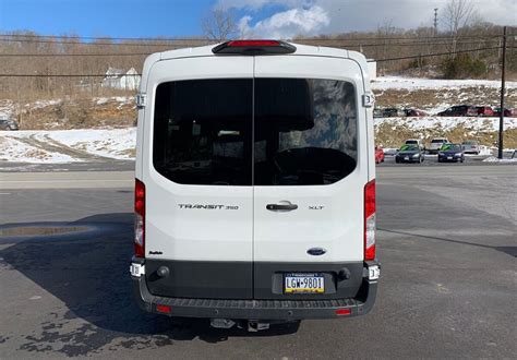 Rent 12 to 15 Passenger Van 的图像结果