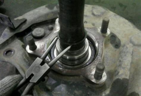 Toyota Land Cruiser Prado 120 rear axle bearing replacement