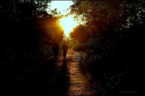 A sunrise at Mahadevgad point, Amboli – लेन्सच्या पलीकडचे जग