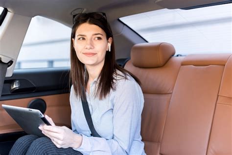 Brunette businesswoman inside a car | Free Photo