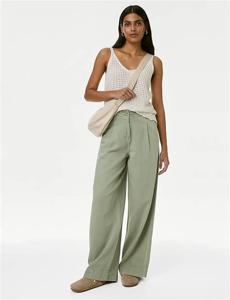 Lyocell™ Blend Pleated Wide Leg Trouser