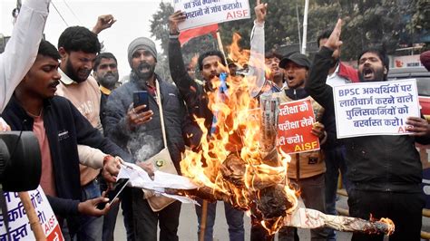 BPSC Students Protest Highlights: दिल्ली से पटना लौटे नीतीश कुमार ...