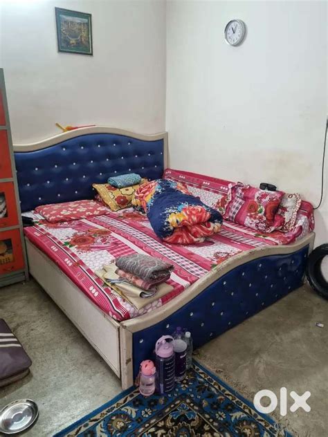 Queen size box Bed - Beds & Wardrobes - 1826229556