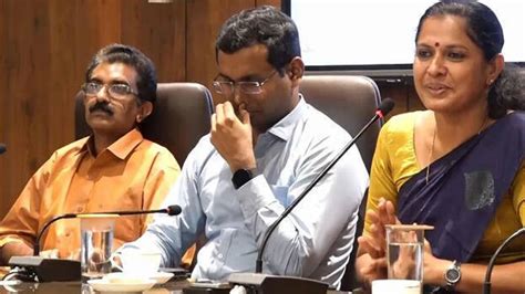 Memo for being half an hour late, no leave even on Sunday: Employees ...