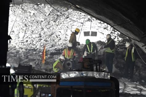 Uttarakhand tunnel crash News Photo Silkyara Tunnel col...