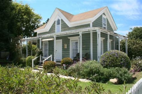 LINDEN HOUSE (Carpinteria) - Cottage Reviews, Photos, Rate Comparison ...