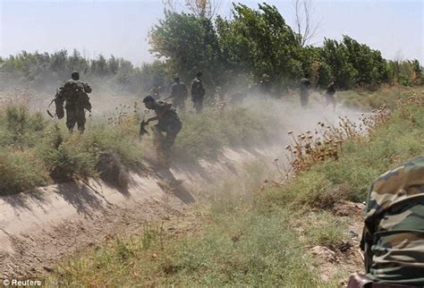 Iraq battle sees Kurdish peshmerga make gains against ISIS | Daily Mail ...