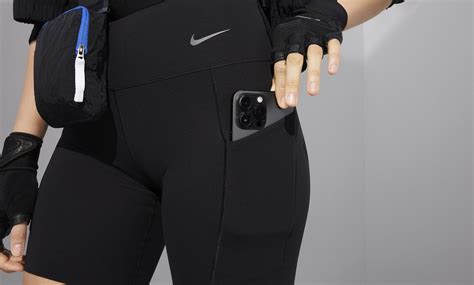 Nike Universa Women's High-Waisted 20.5cm (approx.) Biker Shorts with ...