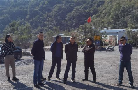 徐志勇一行到楚雄双柏县对采石场自采加工技术参观调研、云南建投路面工程有限公司