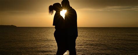 Download wallpaper 2560x1024 couple, kiss, romance, love ultrawide ...