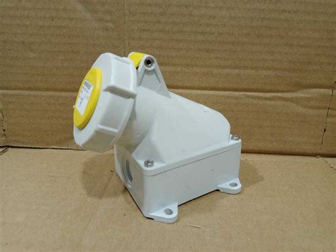 Mennekes 1193RS Yellow Wall Mount Right Angle Power Socket 16A-4h/100 ...