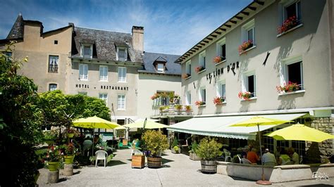 LE LION D'OR (Saint Geniez d'Olt) - Hotel Reviews, Photos, Rate ...