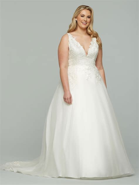 Aspen Open-Back Ivory Wedding Dress in Lace and Tulle – Avery Austin