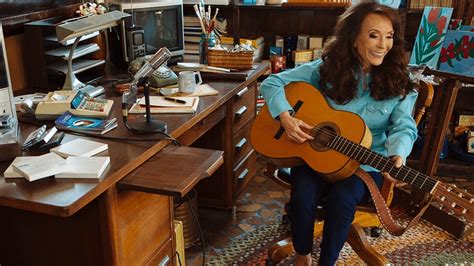 Loretta Lynn, Coal Miner's Daughter and Country Music Queen, Dies At 90