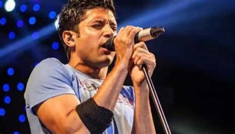 Farhan Akhtar Turns His Concert Into A Powerful Women’s Day Tribute: A ...