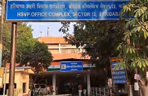 सीएम फ्लाइंग टीम ने फरीदाबाद HSVP में की रेड, काम करते पकड़े गए 2 ...