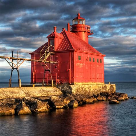 Sturgeon Bay Lighthouse, WI | Sturgeon bay lighthouse, Lighthouse inspiration, Beautiful lighthouse