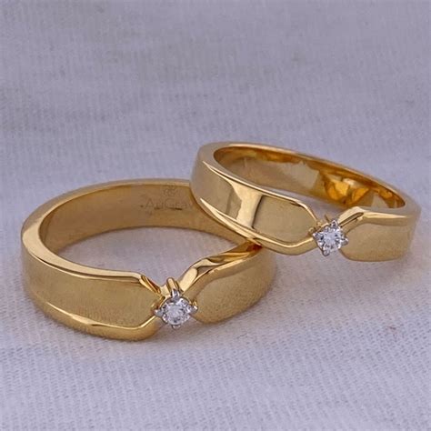 Soulmate Sparkle Diamond Gold Couple Rings