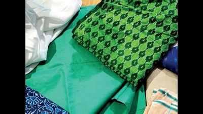 World’s largest mask with a dual message | Lucknow News - Times of India