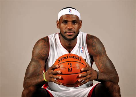 Biography200: LeBron James Biography