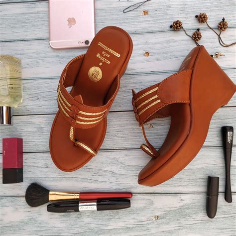 Constellation Tan Kolhapuri Wedges – irasoles