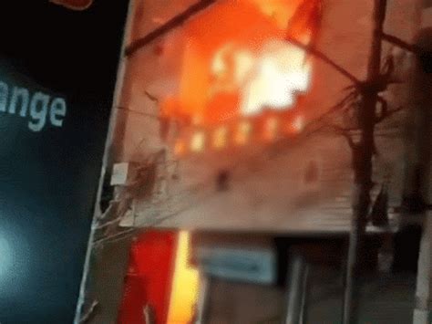 Gas leak triggers fire in Delhi home; 6 people jump for safety ...