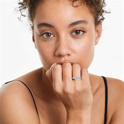 GIA 1.01 Carat I-I1 Very Good Cut Round Diamond Embossed Diamond ...