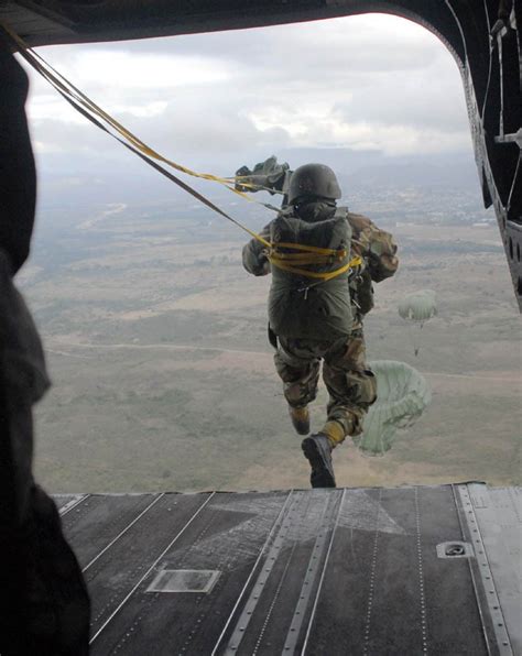 Army Airborne Jump 的图像结果