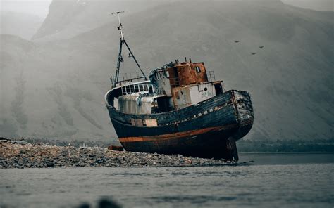 Download wallpaper 3840x2400 ship, shore, fog, shallow, abandoned 4k ...