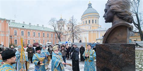 В Александро-Невской лавре открыт памятник Петру I / Православие.Ru