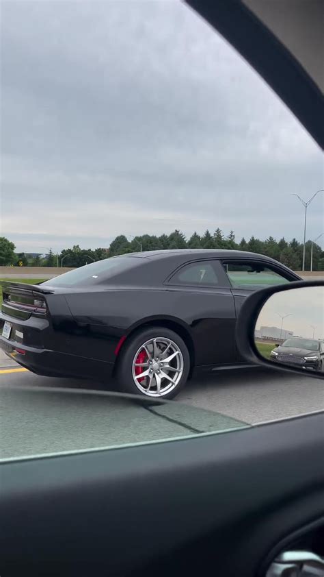 Video: New 2025 Dodge Charger Daytona Hits the Open Road, Is It a Scat Pack? - autoevolution