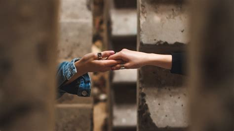Download wallpaper 1920x1080 friendship, hands, touch, rings, wall full ...