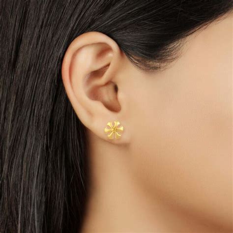 Understated 22 Karat Yellow Gold Floral Studs