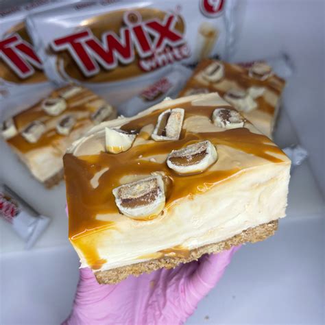 WHITE CHOCOLATE TWIX CHEESECAKE BAR - CHEESECAKEAWAY