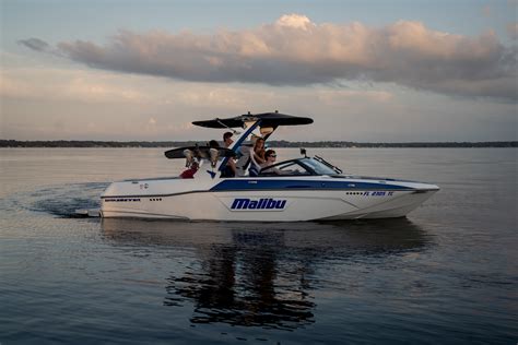 The Worlds Best Wakesurfing Boats | Wakeboard Boats | Ski Boats ...