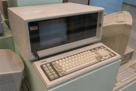 Old IBM Computer 的图像结果