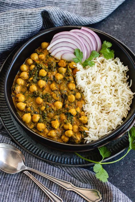 Chana Saag (Curried Chickpeas & Spinach) - Spice Cravings