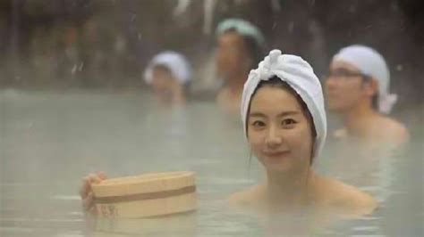日本人泡温泉“男女共浴”，难道真的不尴尬吗？其实很正常！
