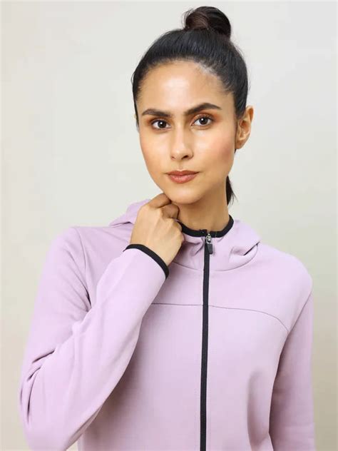 Women Slim Fit Hooded Jacket with Techno Warm+