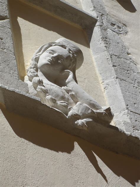 Relief (bas, haut, moyen) en pierre, sculpture en relief