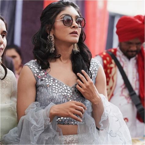 Team India Stylish Cricketer Harleen Deol Desi Avatar in veere di ...