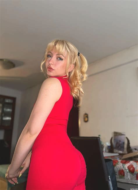 Haley Kalil | Celeb Hottie Video